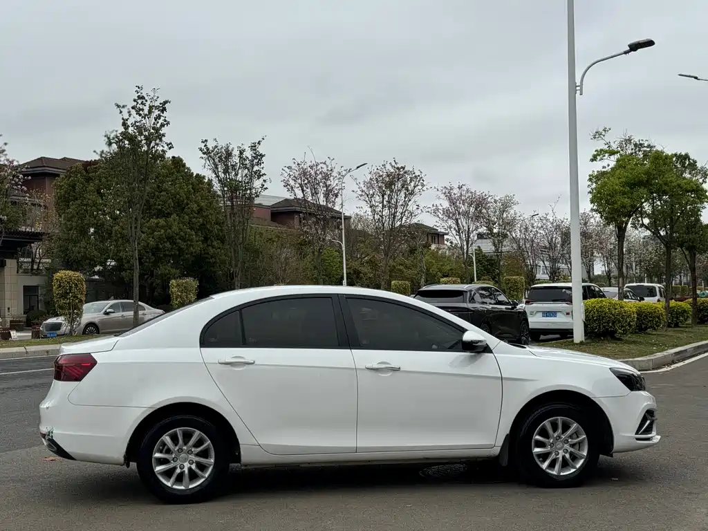 Emgrand 2020 1.5L manual luxury model купить на сайте DeffCars