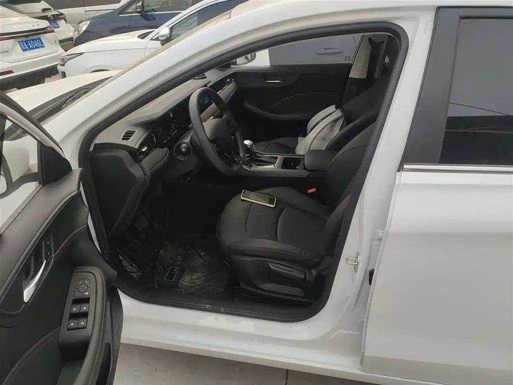 Roewe i5 2026 1.5L CVT Deluxe Edition купить на сайте DeffCars
