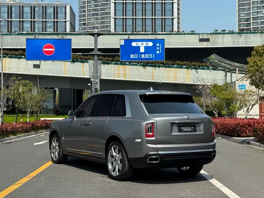 Cullinan 2018 four-seat version купить на сайте DeffCars
