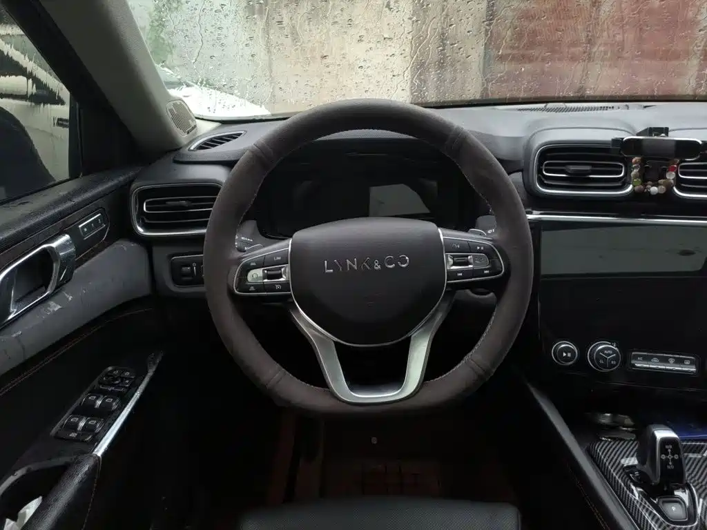 Lynk & Co 02 2020 1.5T DCT two-wheel drive Pro version купить на сайте DeffCars