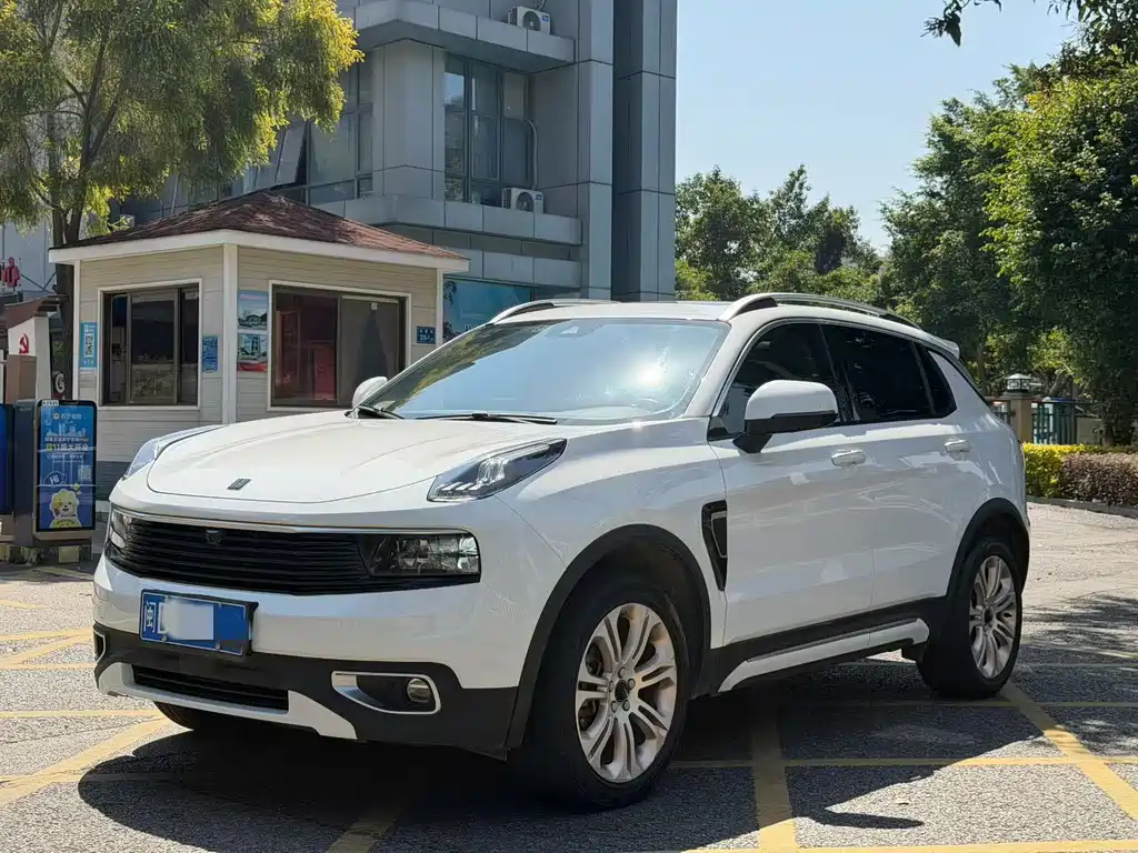 Lynk & Co 01 2017 2.0T two-wheel drive Pro version купить на сайте DeffCars