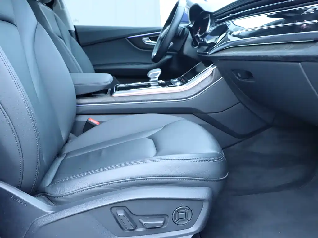Audi Q8 2019 55 TFSI luxury and dynamic model купить на сайте DeffCars