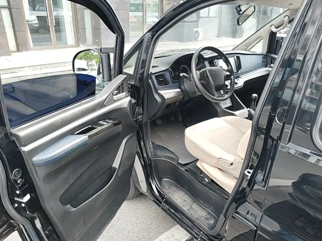 Lingzhi 2023 M5L 1.6L basic model 7 seats купить на сайте DeffCars