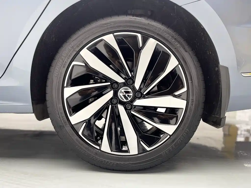 Passat 2022 330TSI Deluxe Edition купить на сайте DeffCars
