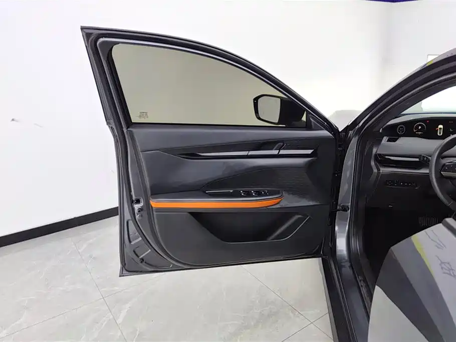 Changan UNI-V Smart iDD 2023 Smart iDD 1.5T 113km smart fun model (fast version) купить на сайте DeffCars
