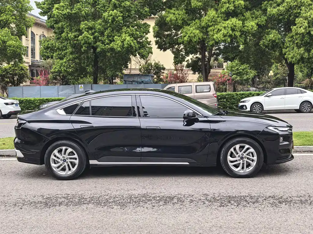 Mondeo 2023 EcoBoost 180 Luxury купить на сайте DeffCars