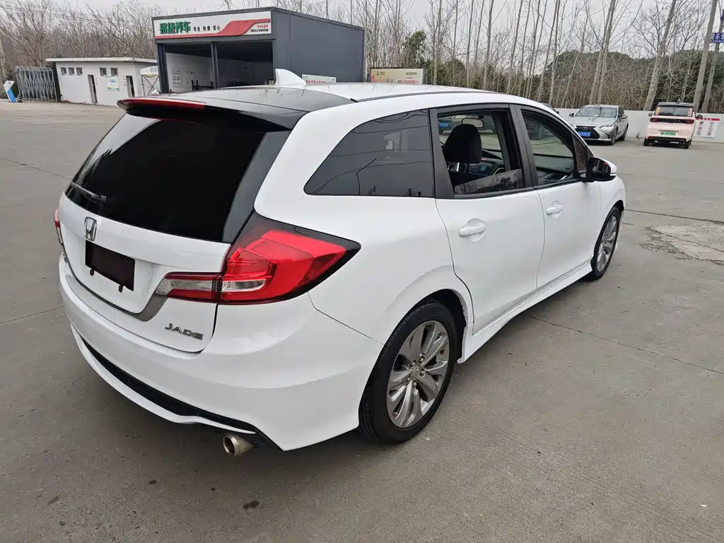 Jade 2017 1.8L automatic comfort version 5 seats купить на сайте DeffCars