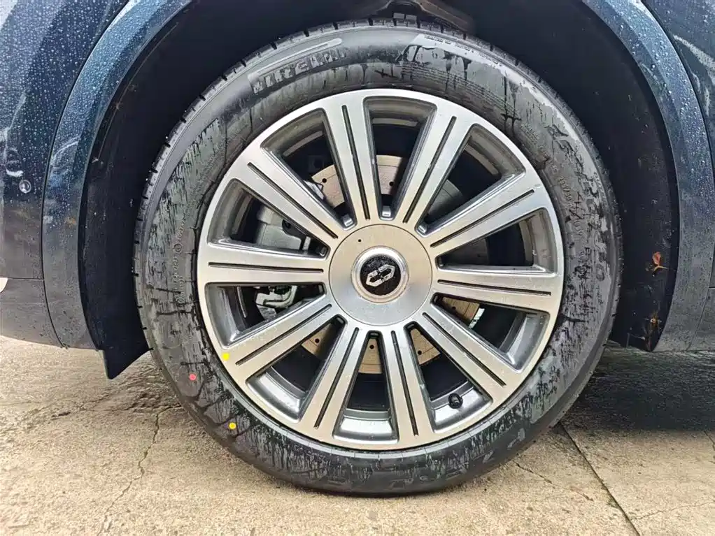 Wenjie M8 2025 extended range Ultra version 53.4kWh 6-seat version 192-line lidar) купить на сайте DeffCars