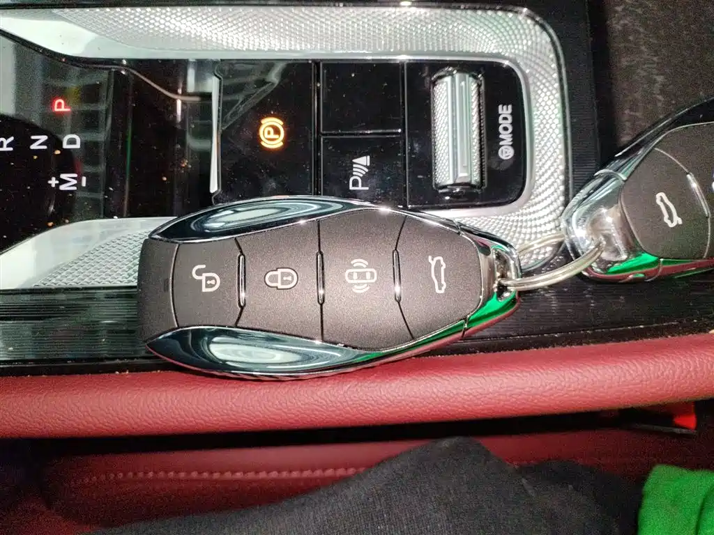 Hongqi H5 2024 2.0T Automatic Intelligent Connected Flag Edition купить на сайте DeffCars
