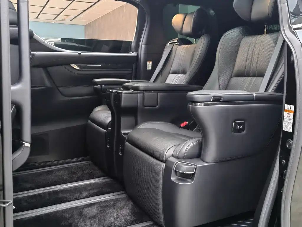 Lexus LM 2020 300h seven-seater elegant version купить на сайте DeffCars