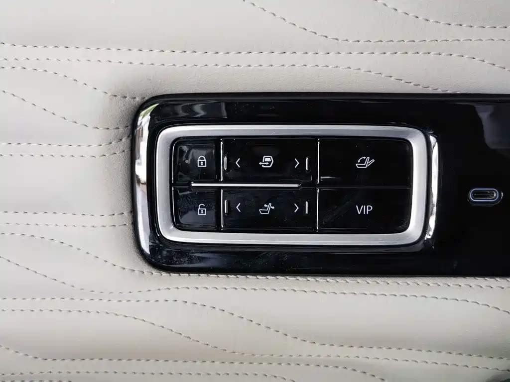 Century 2023 2.0T four-seater private version купить на сайте DeffCars