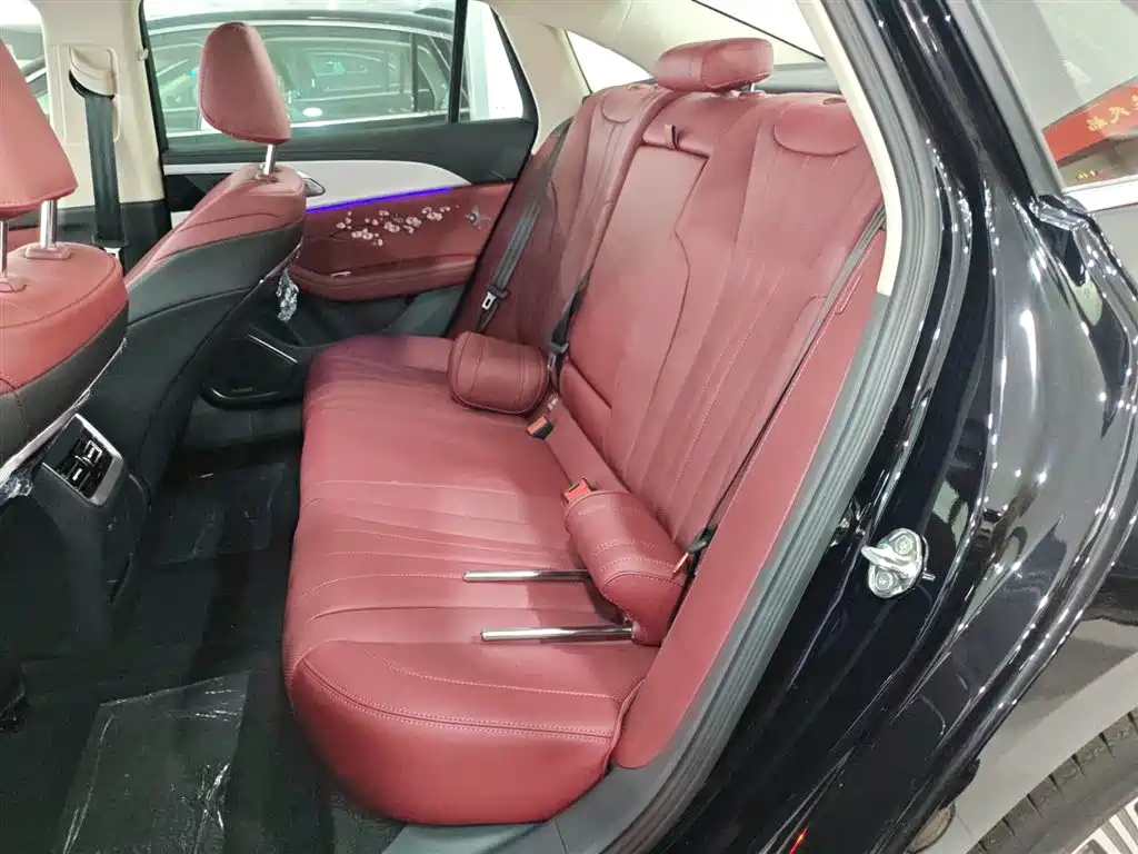 Hongqi H5 PHEV 2025 170 super hybrid version купить на сайте DeffCars