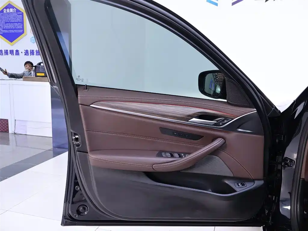 BMW 5 Series 2021 530Li Leading Luxury Package купить на сайте DeffCars