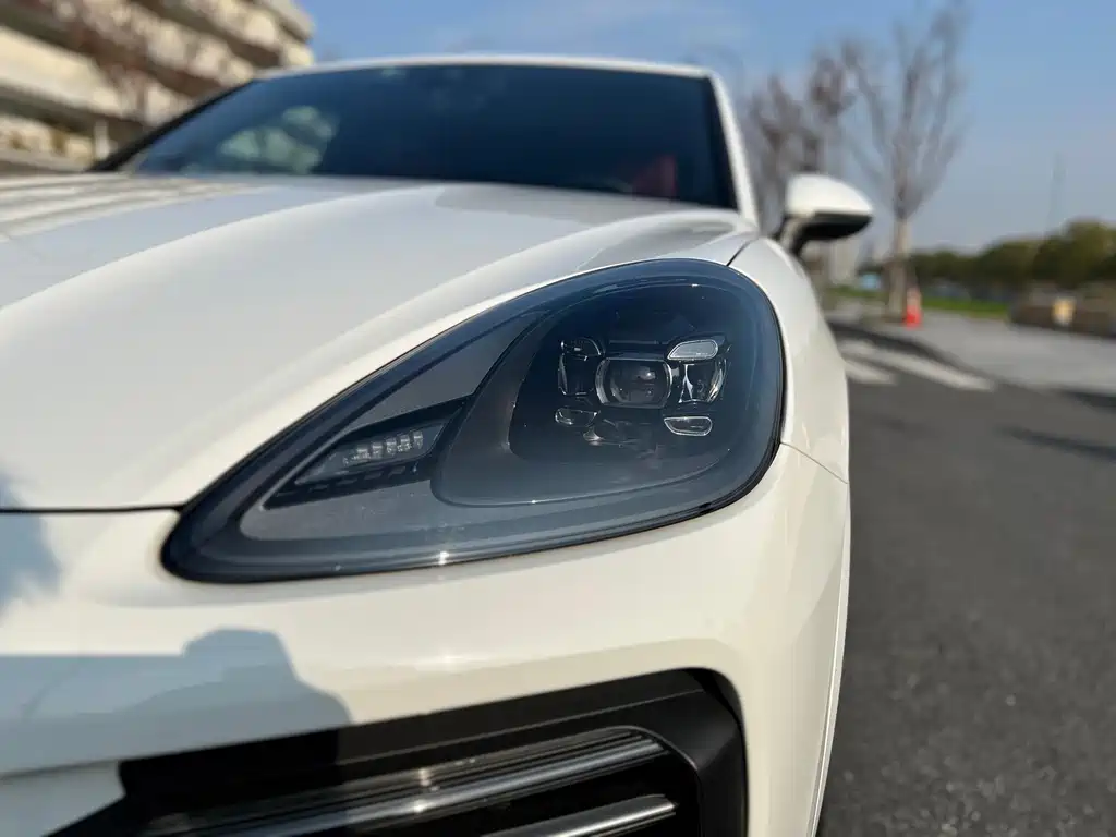 Cayenne New Energy 2022 Cayenne E-Hybrid 2.0T Platinum Edition купить на сайте DeffCars