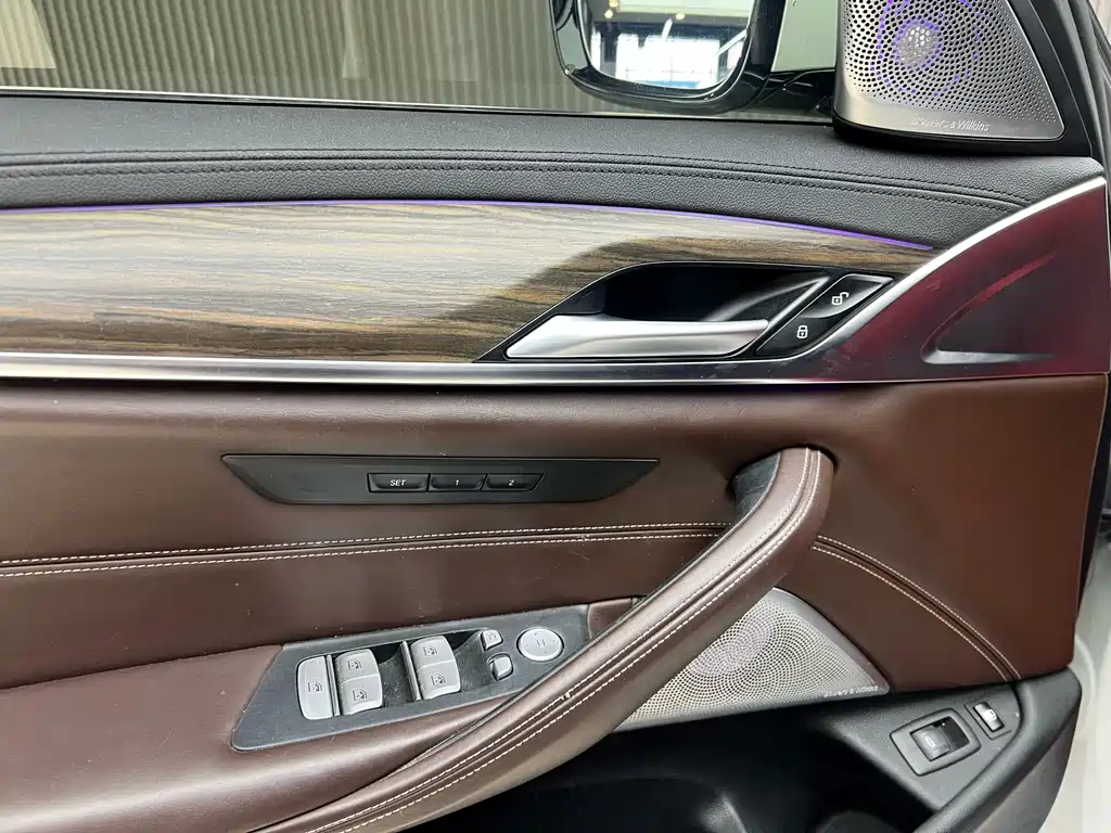 BMW 5 Series New Energy 2019 530Le Luxury Package купить на сайте DeffCars