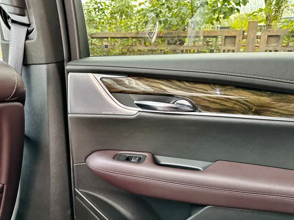 Cadillac XT6 2020 facelift 28T six-seat four-wheel drive luxury model купить на сайте DeffCars