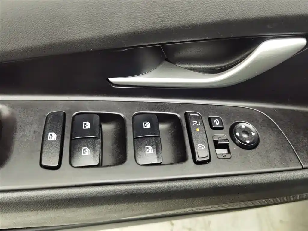 Elantra 2023 1.5L CVT LUX Premium Edition купить на сайте DeffCars