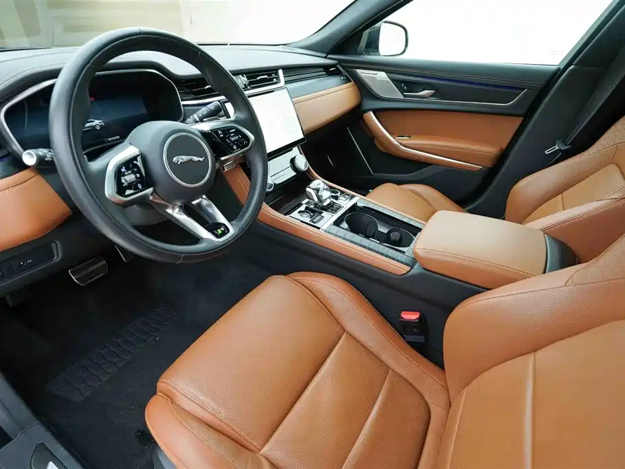 Jaguar XFL 2024 2.0T P300 four-wheel drive flagship sports gold version купить на сайте DeffCars