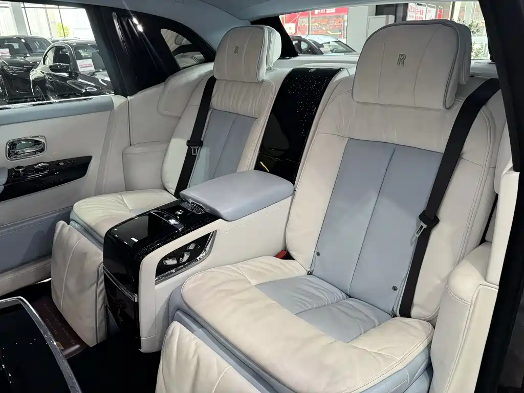 Phantom 2018 6.7T long wheelbase version купить на сайте DeffCars
