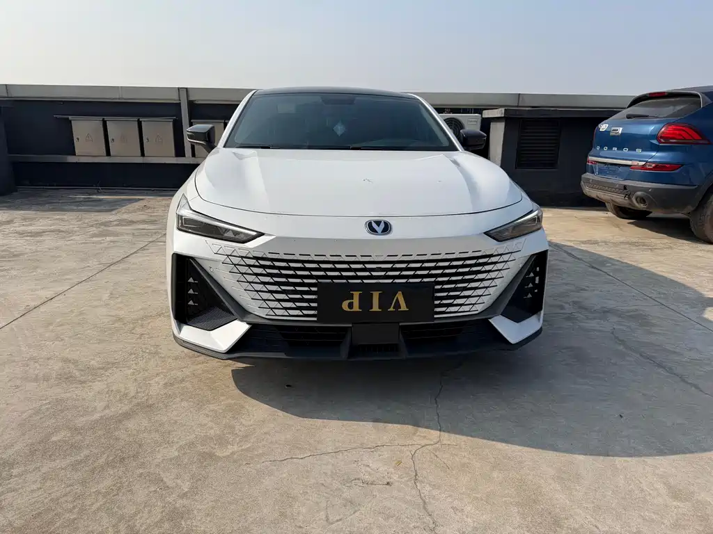 Changan UNI-V 2022 1.5T premium model купить на сайте DeffCars