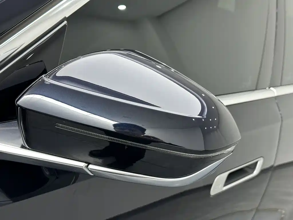 BMW 7 Series 2023 735Li Luxury Package купить на сайте DeffCars