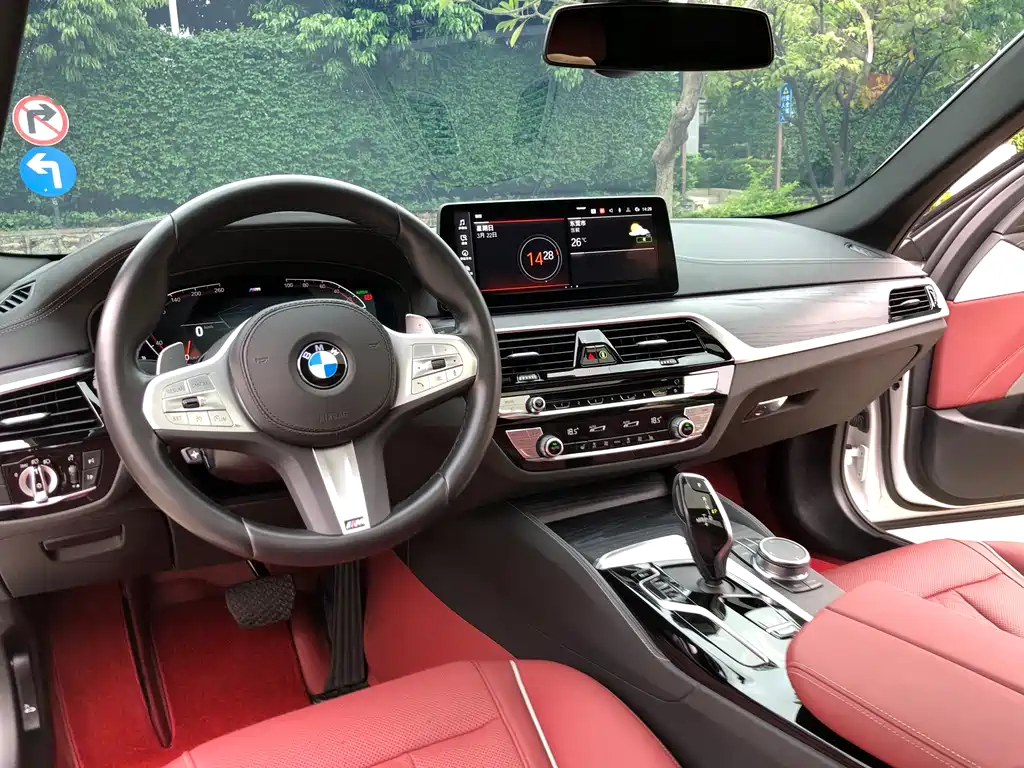 BMW 5 Series 2023 530Li Leading M Sports Package купить на сайте DeffCars