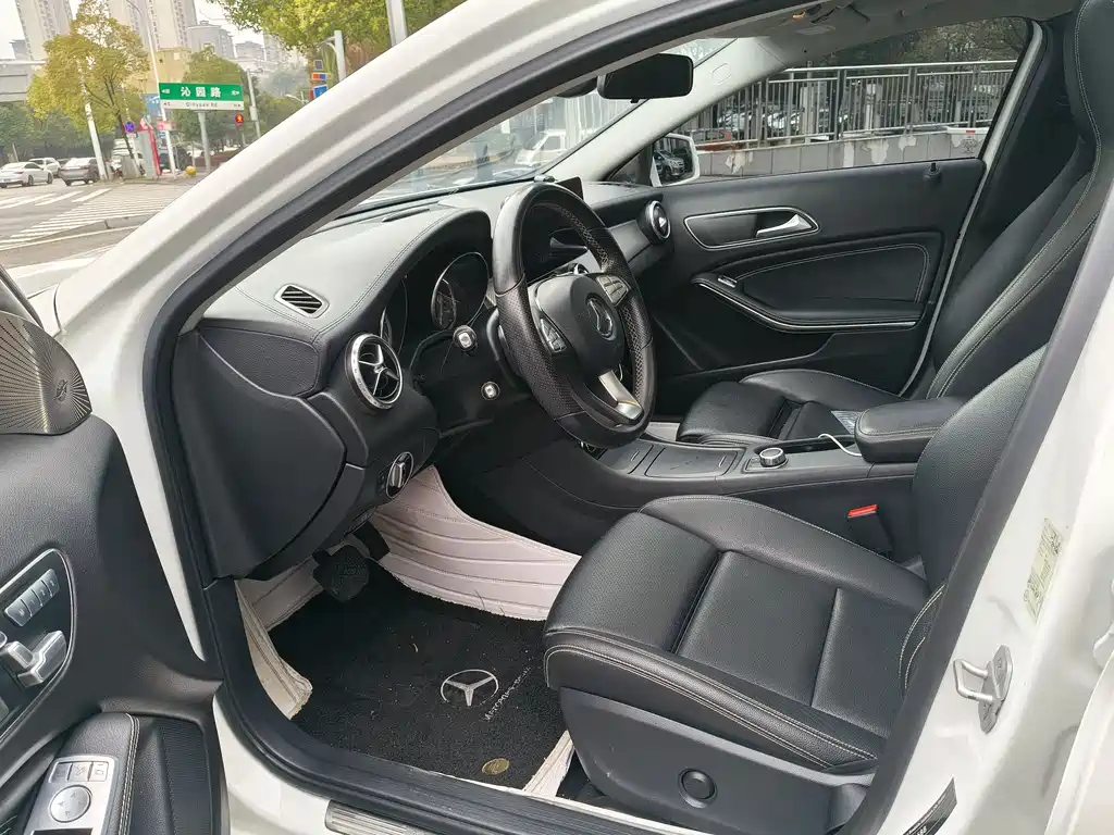 Mercedes-Benz GLA 2016 GLA 200 Fashion Model купить на сайте DeffCars