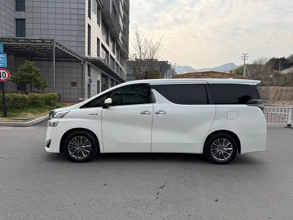 Wilfa 2021 Crown Dual Engine 2.5L HV Premium Edition купить на сайте DeffCars
