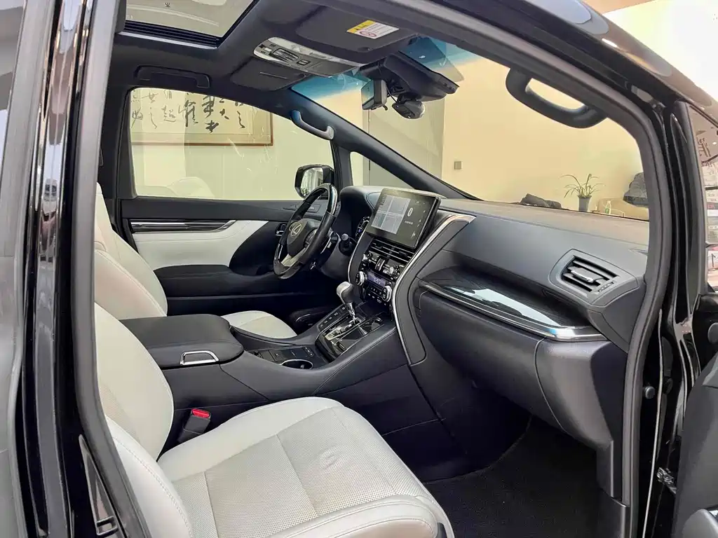 Lexus LM 2020 300h seven-seater elegant version купить на сайте DeffCars