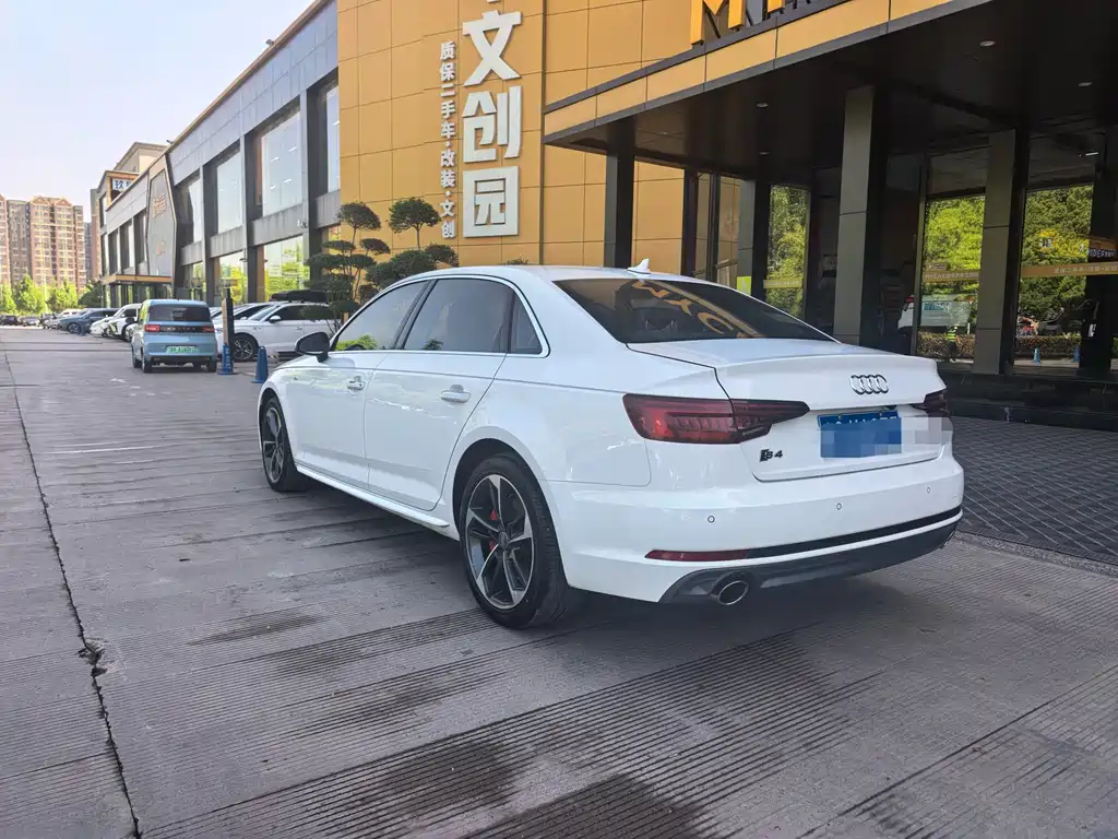 Audi A4L 2018 30th Anniversary Model 40 TFSI Fashion Model купить на сайте DeffCars