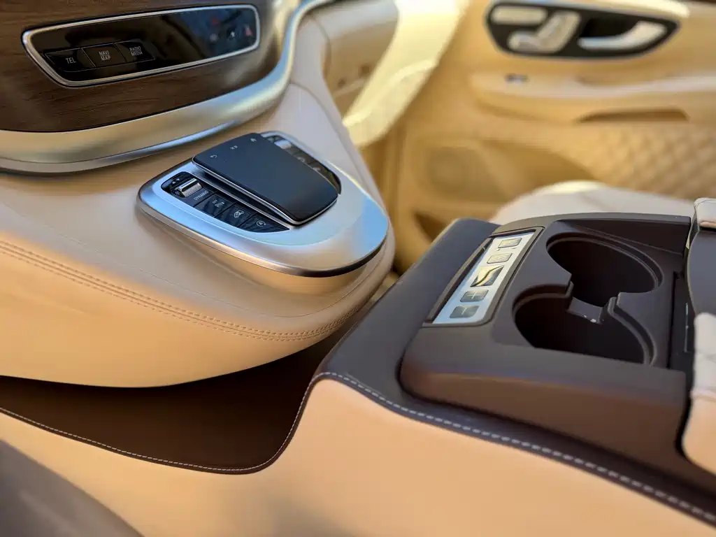 Mercedes-Benz V-Class 2021 V 260 L Long Wheelbase Luxury Edition купить на сайте DeffCars