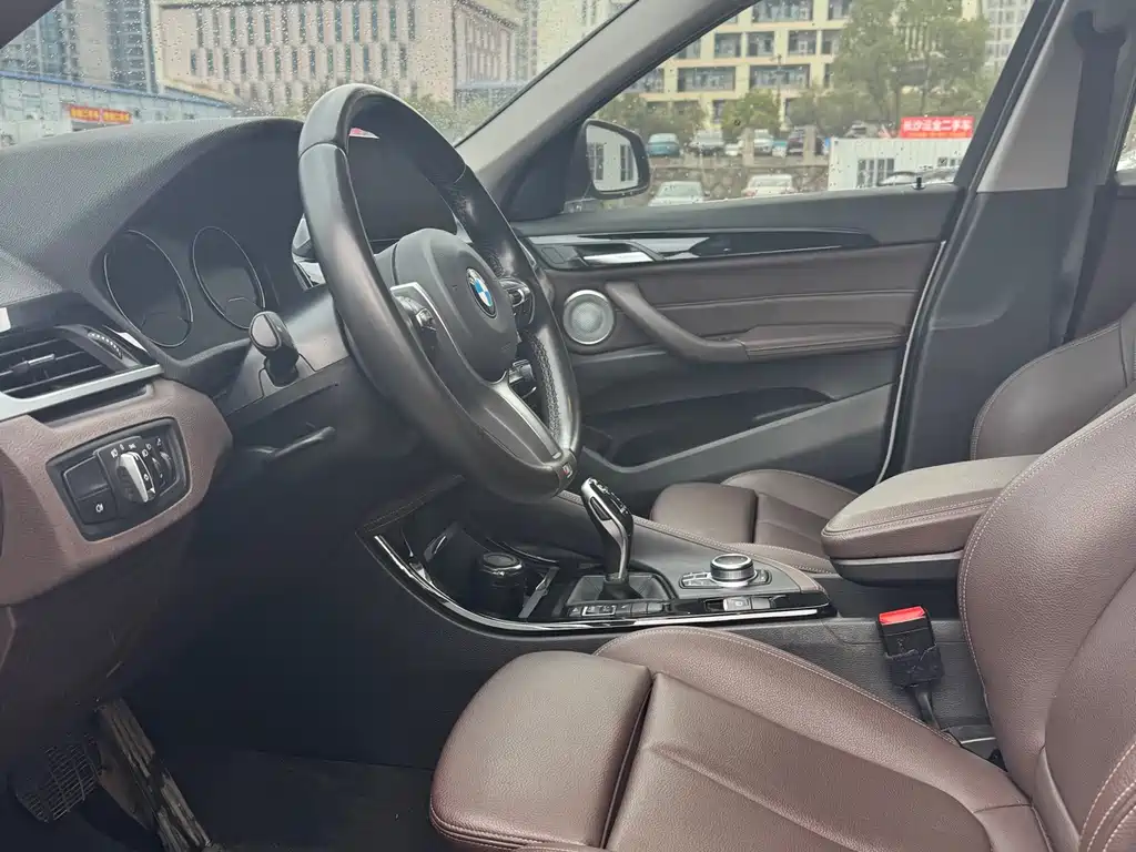 BMW X1 2021 sDrive20Li Exclusive Model купить на сайте DeffCars