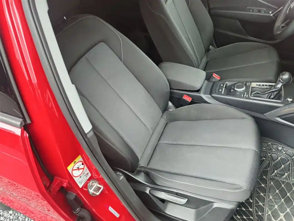 Audi Q2L 2018 35 TFSI launches exclusive version, National VI купить на сайте DeffCars