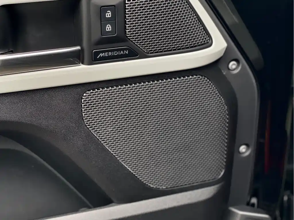Land Rover Defender 2023 facelift 110 3.0T P400 X-DYNAMIC HSE купить на сайте DeffCars