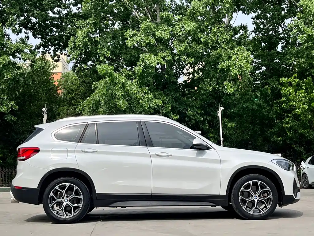 BMW X1 2020 sDrive25Li Leading Model купить на сайте DeffCars