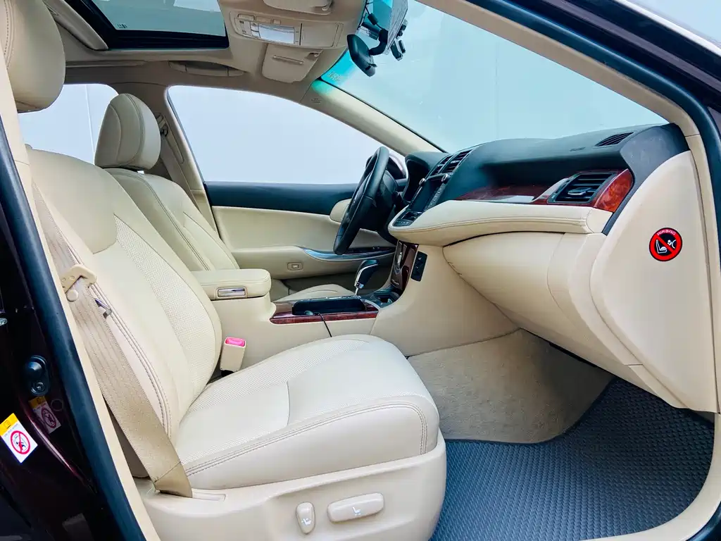 Crown 2012 2.5L Royal Leather Edition купить на сайте DeffCars