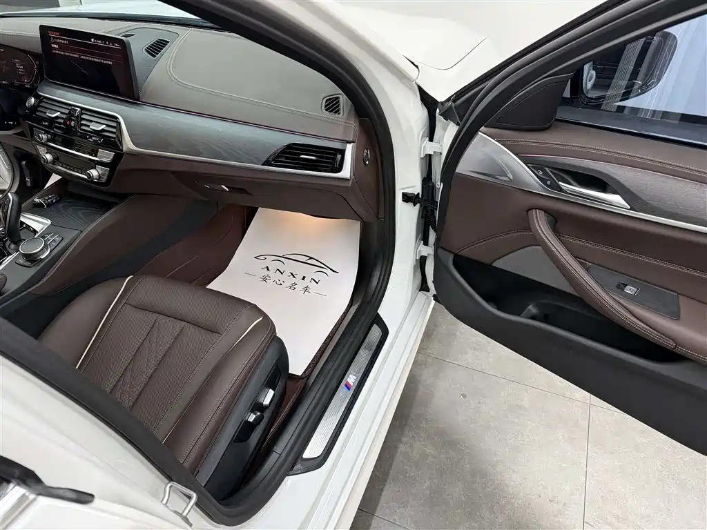 BMW 5 Series 2023 530Li Leading M Sports Package купить на сайте DeffCars