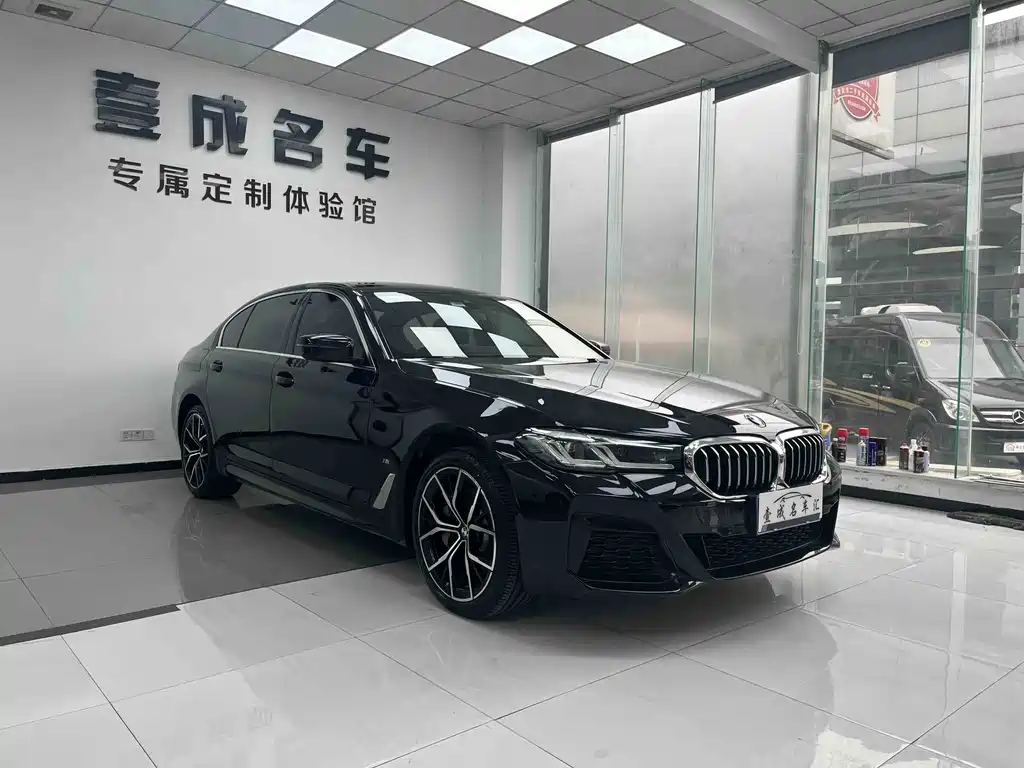BMW 5 Series 2022 Facelift Three 530Li Exclusive M Sports Package купить на сайте DeffCars