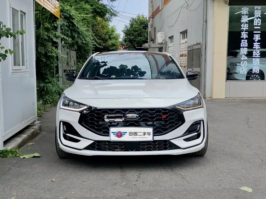 Focus 2022 Hatchback EcoBoost 180 Automatic ST Line купить на сайте DeffCars