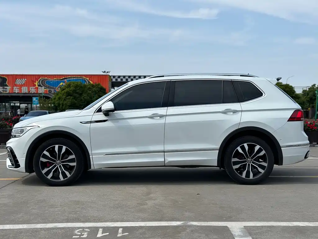 Tiguan L 2024 Outstanding Model 330TSI Automatic Two-wheel Drive R-Line Longyao Edition купить на сайте DeffCars