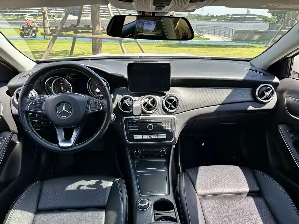 Mercedes-Benz GLA 2017 GLA 200 Fashion Model купить на сайте DeffCars