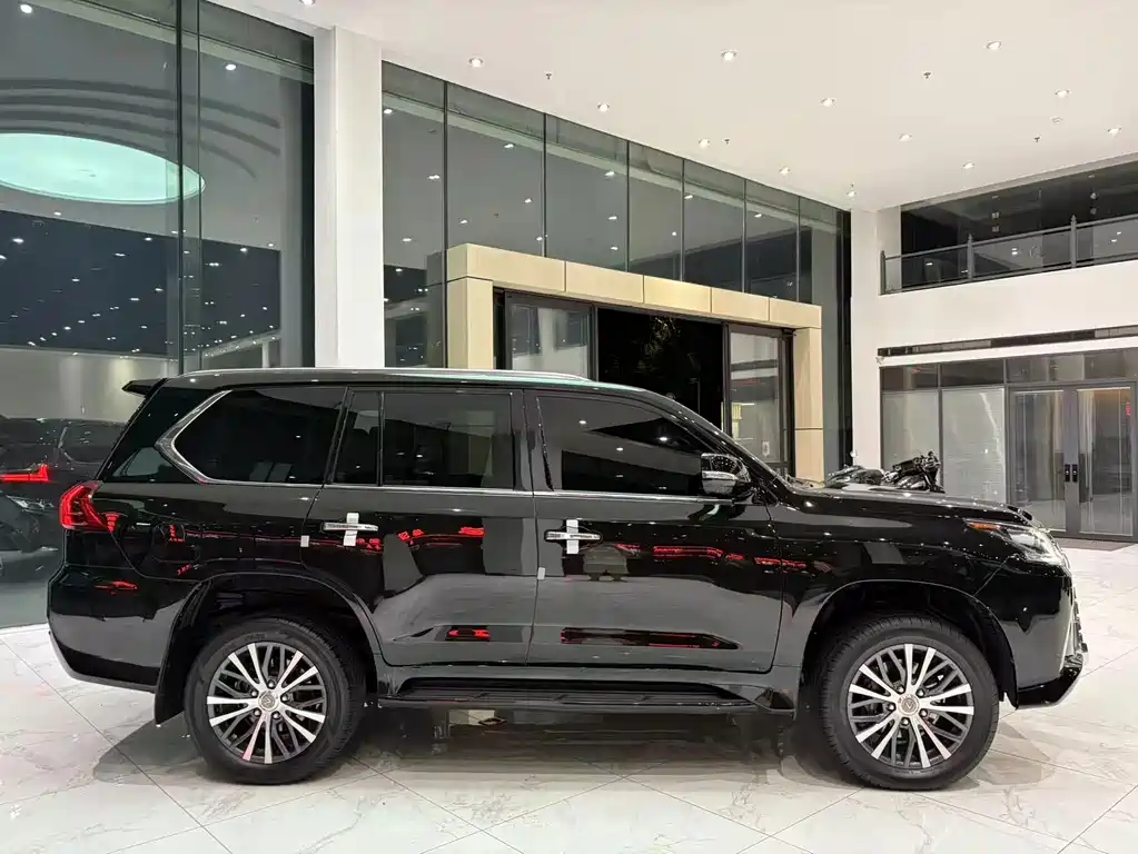 Lexus LX 2016款 570 动感豪华版 купить на сайте DeffCars