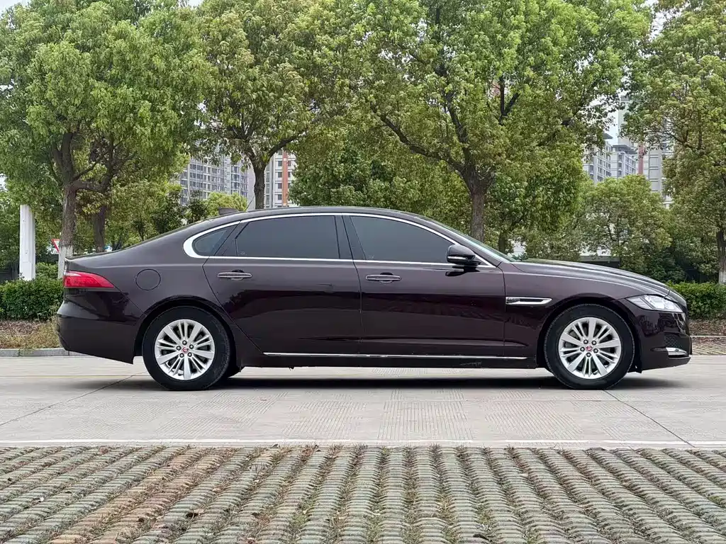 Jaguar XFL 2017 XFL 2.0T 240PS Exclusive Edition купить на сайте DeffCars