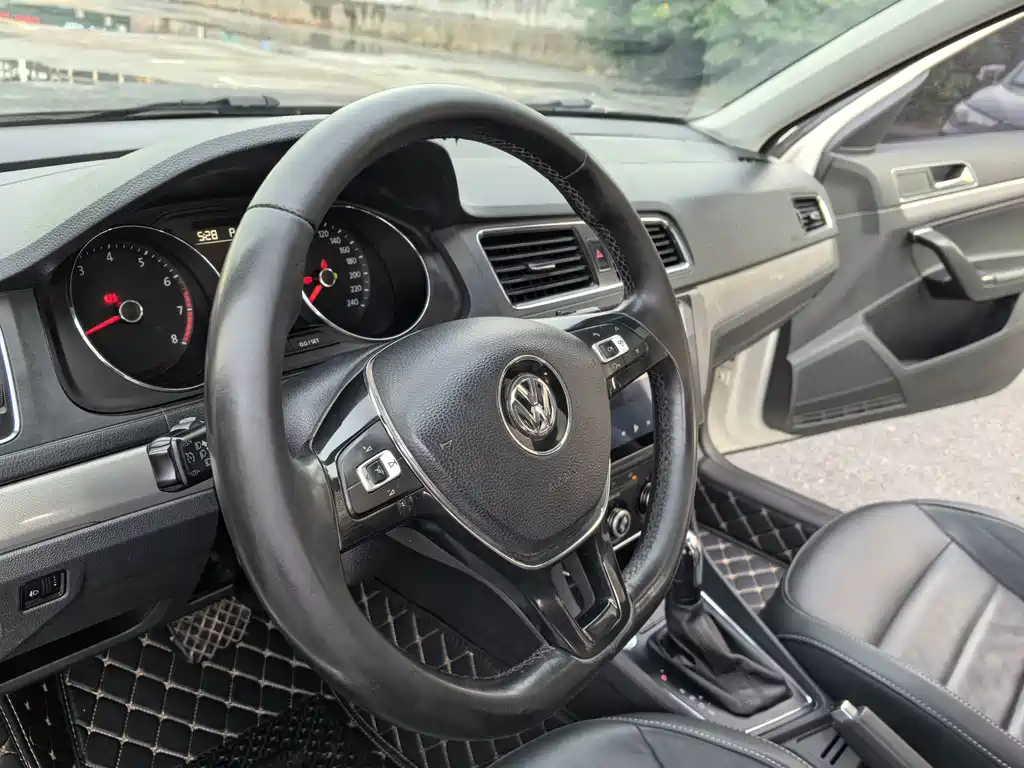 Lavida 2017 1.6L automatic comfort version купить на сайте DeffCars