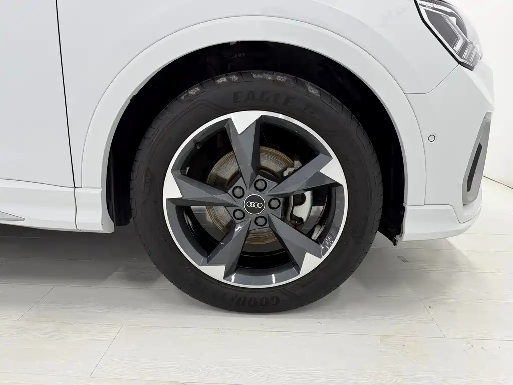 Audi Q3 2022 35 TFSI Fashionable and Dynamic купить на сайте DeffCars