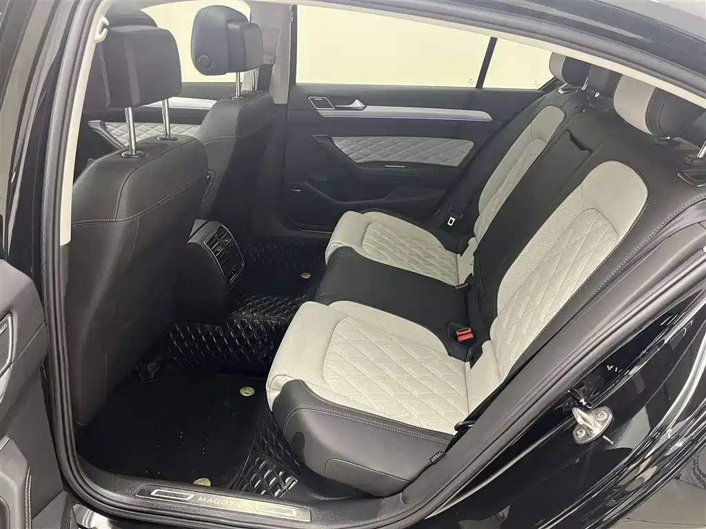 Magotan 2023 2 million commemorative edition 330TSI DSG luxury model купить на сайте DeffCars