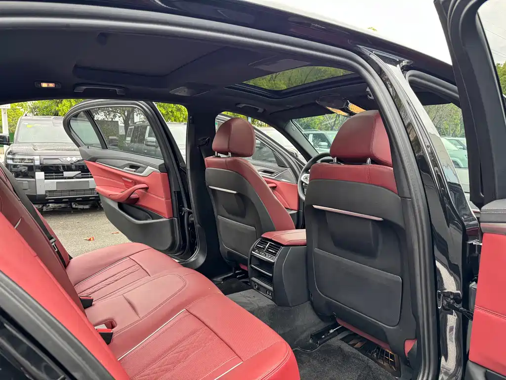 BMW 5 Series 2021 530Li Leading M Sports Package купить на сайте DeffCars