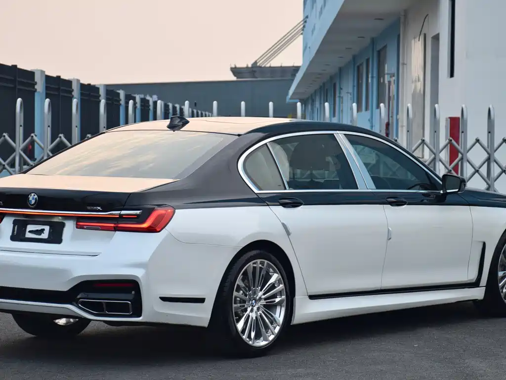 BMW 7 Series 2016 730Li Leading Model купить на сайте DeffCars