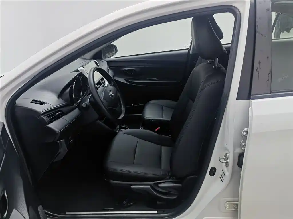YARiS L 2017 1.5E CVT Charming Edition купить на сайте DeffCars