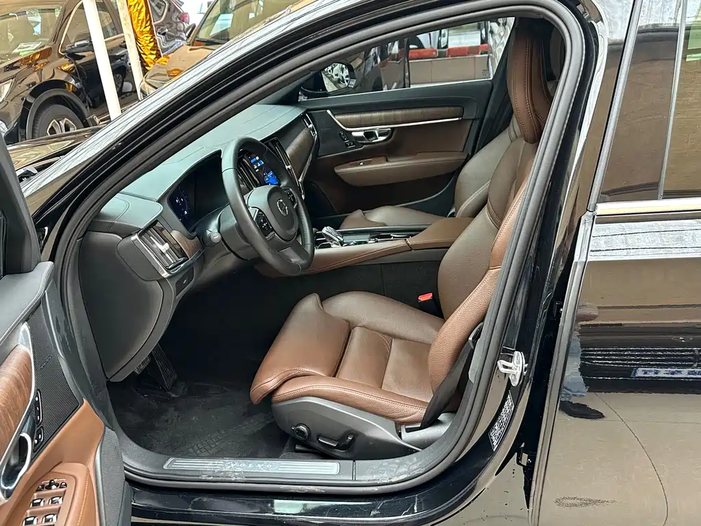 Volvo S90 2022 B5 Zhiyuan Luxury Edition купить на сайте DeffCars